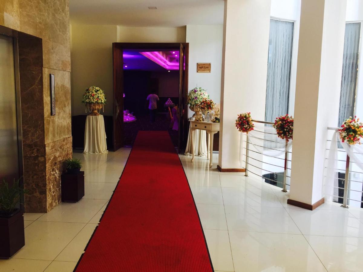 Kethumathee Hotel & Banquet 拉特纳普勒 外观 照片