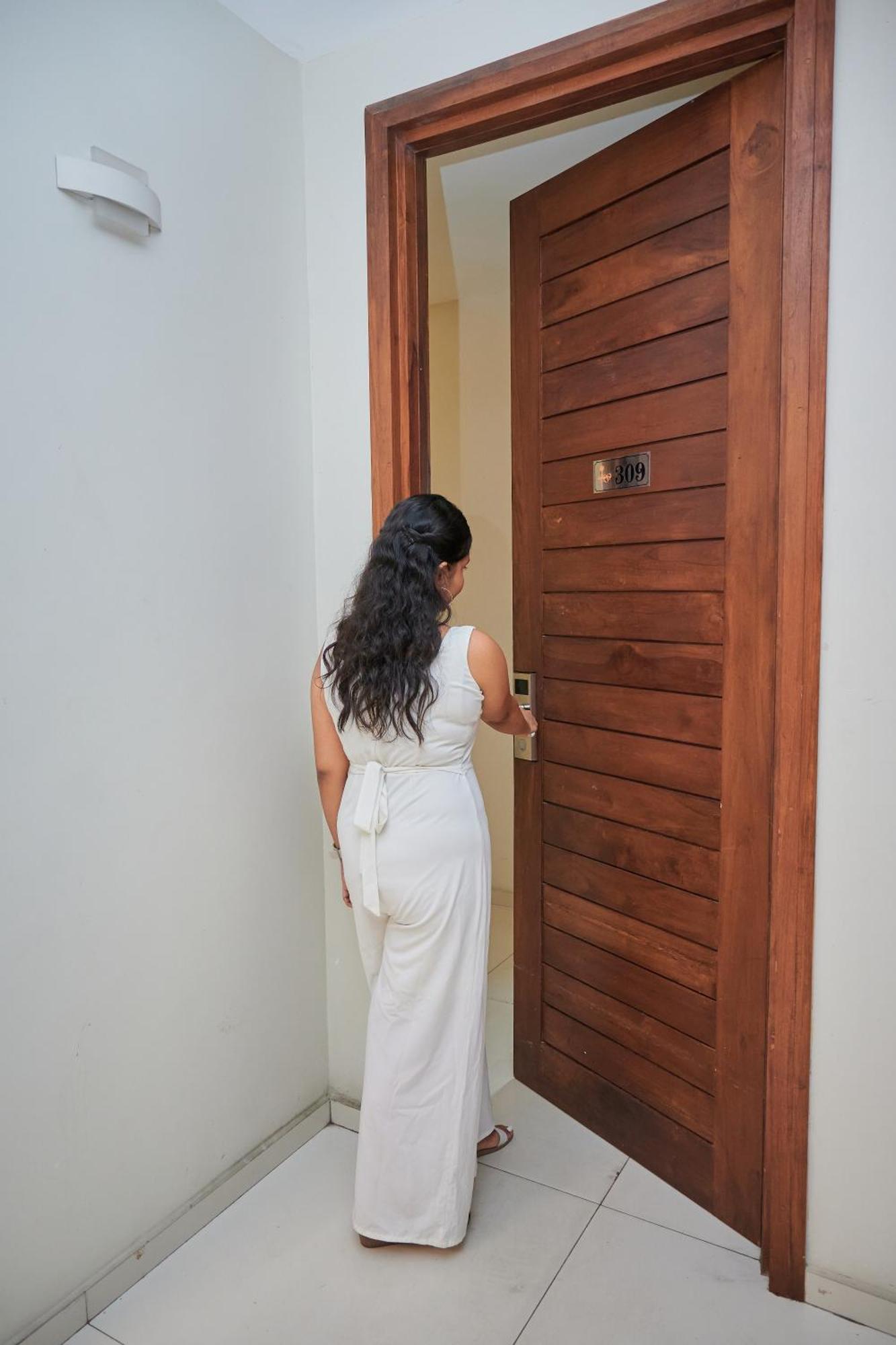 Kethumathee Hotel & Banquet 拉特纳普勒 外观 照片