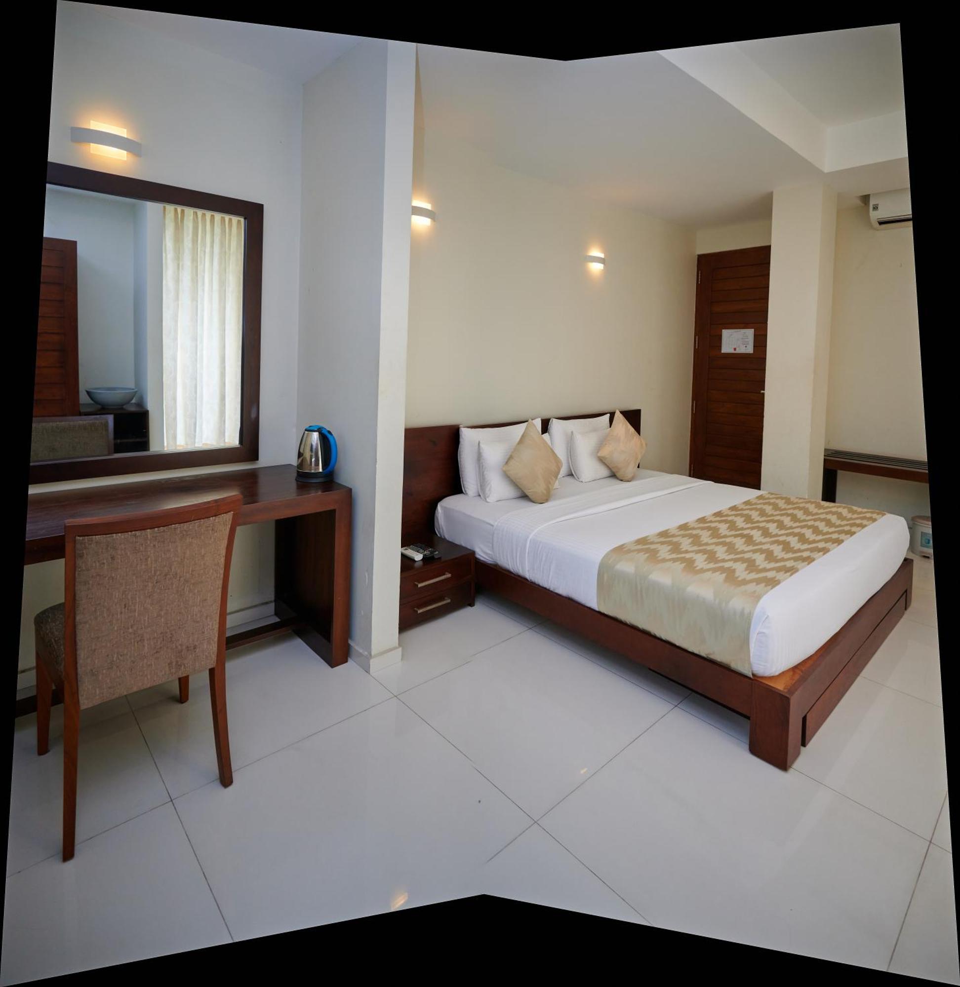 Kethumathee Hotel & Banquet 拉特纳普勒 外观 照片