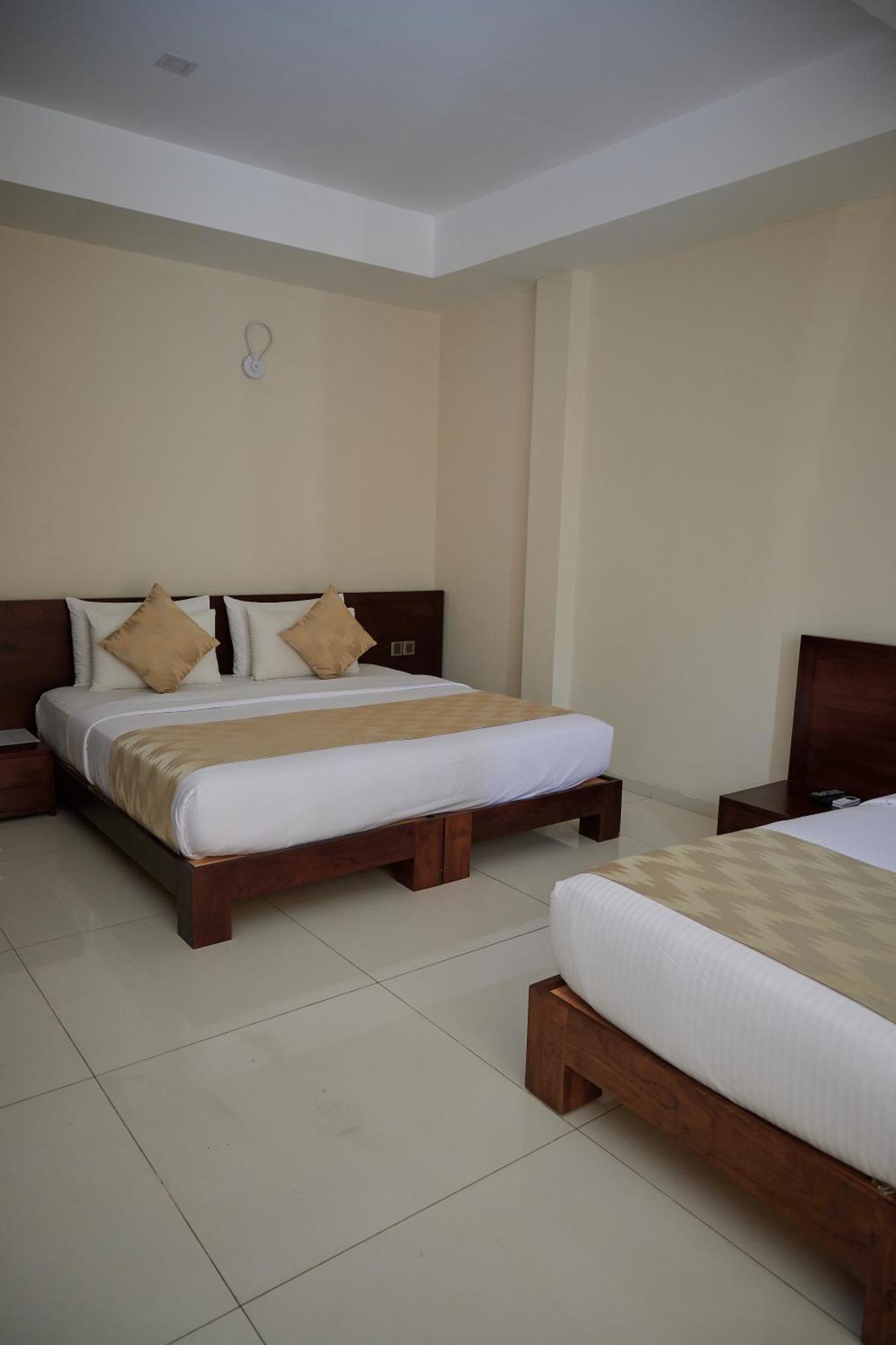 Kethumathee Hotel & Banquet 拉特纳普勒 外观 照片