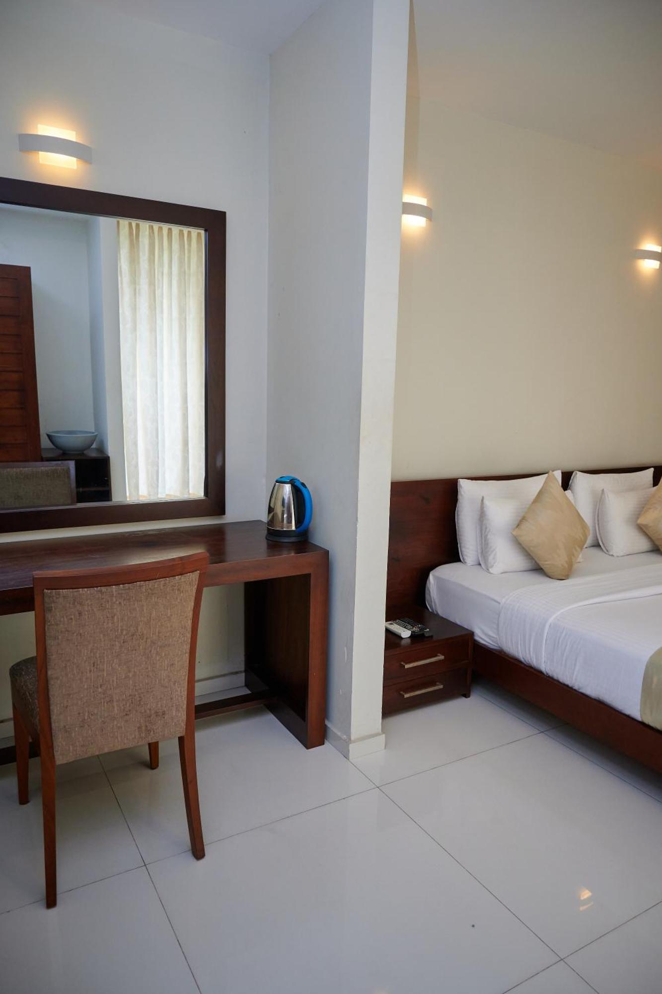 Kethumathee Hotel & Banquet 拉特纳普勒 外观 照片