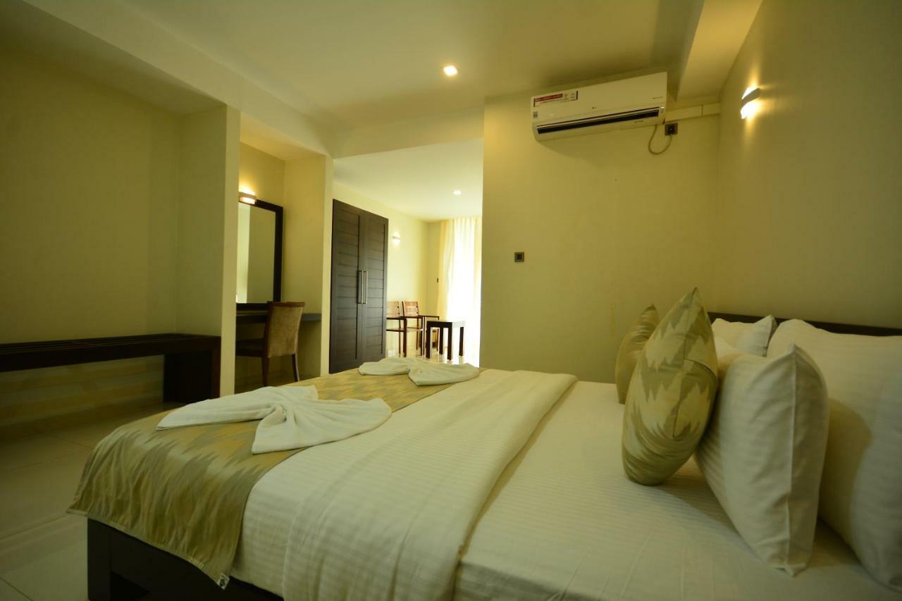 Kethumathee Hotel & Banquet 拉特纳普勒 外观 照片