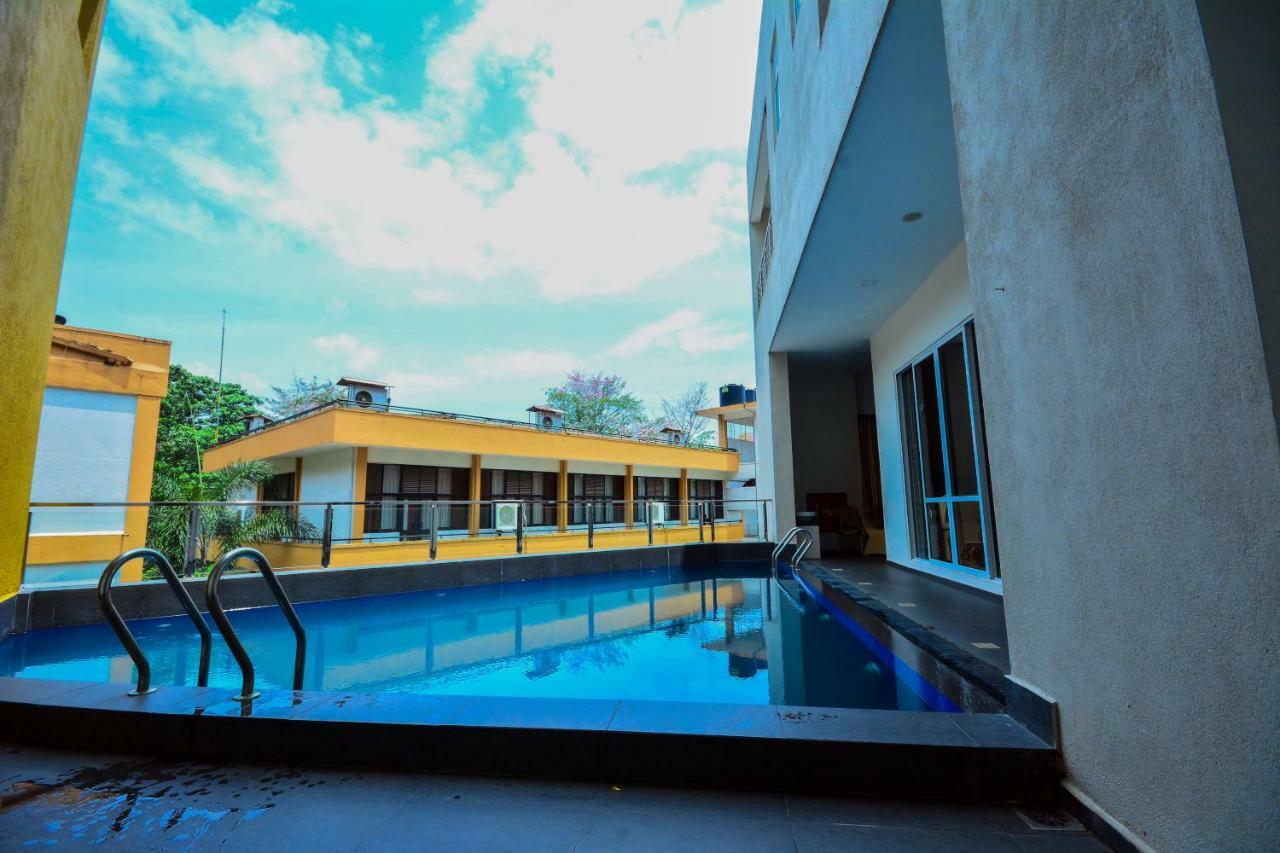 Kethumathee Hotel & Banquet 拉特纳普勒 外观 照片